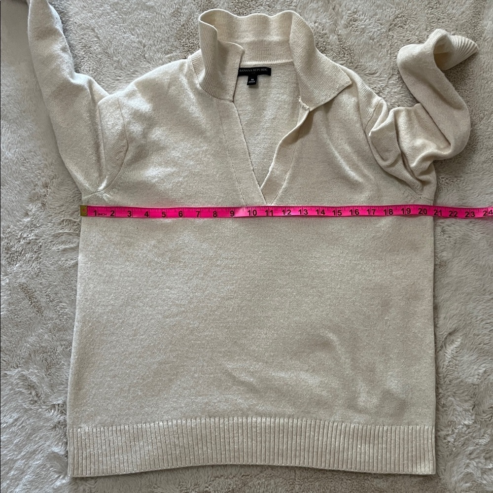 Banana Republic Cream V-Neck Sweater - Picture 6 of 7